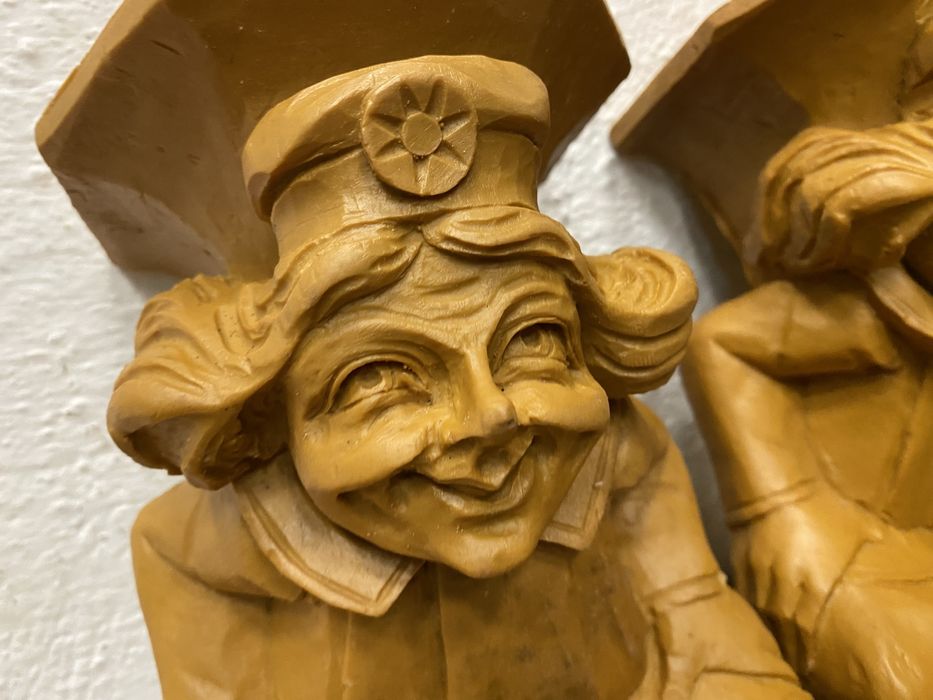 Италиански поставки за стена