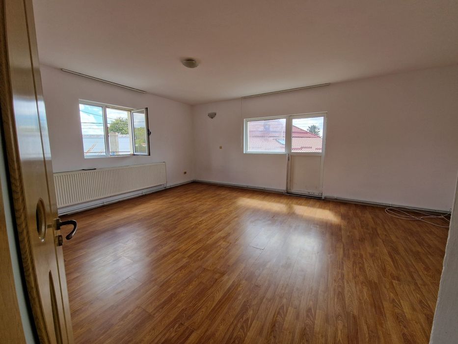 Închiriez sau Vind vila spațioasă in Ştefăneşti