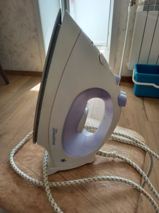 Утюг Binatone греет отлично, шнур все целое!