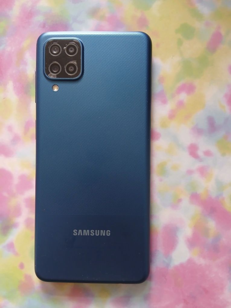 Samsung Galaxy A12 – 128GB, син – отлично състояние + много кейсове