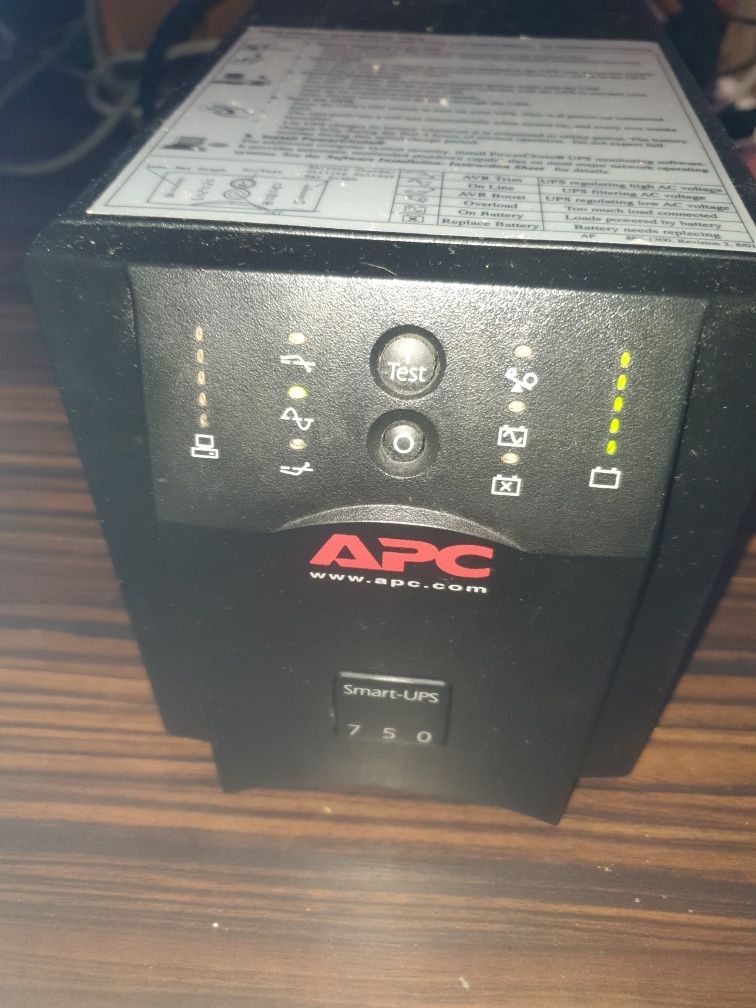 APC UPS 750 baterii 9 amperi