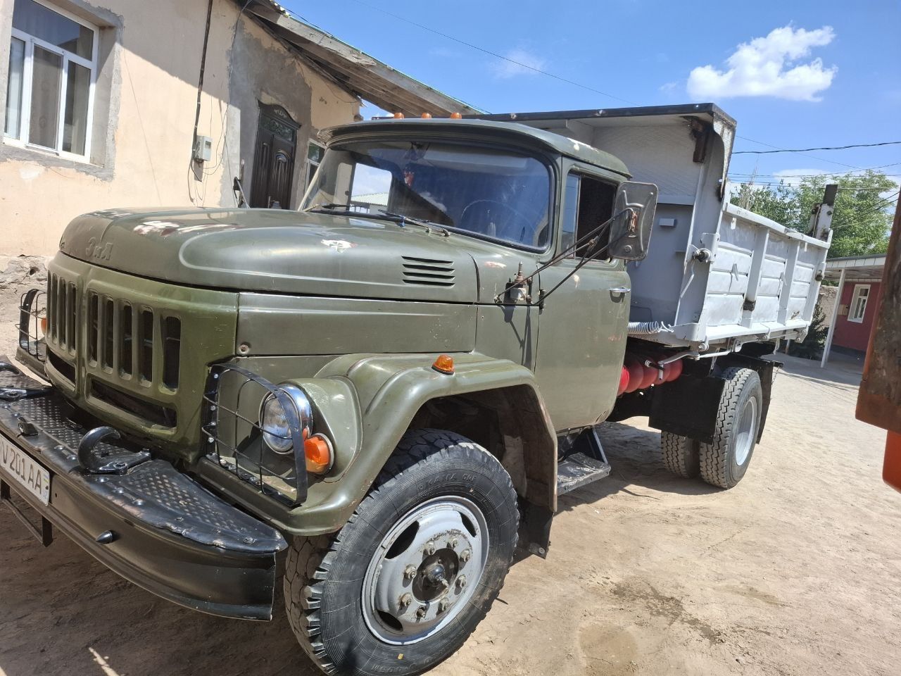 Zil 130 satiladi