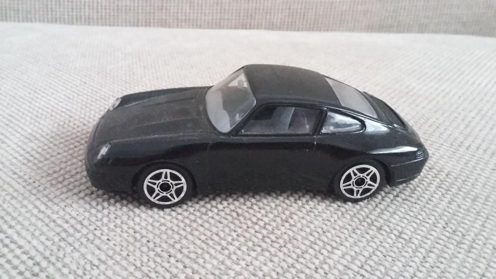 Vand macheta Porsche 911 scara 1/43 producător Bburago