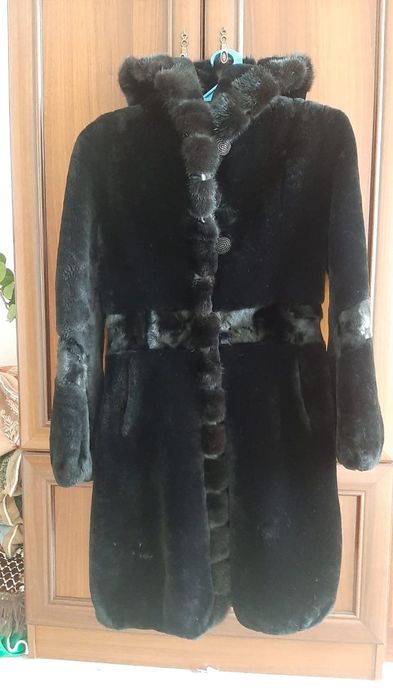 Шуба мутоновая, с кожаными вставками, норковыми вставками, манжетами