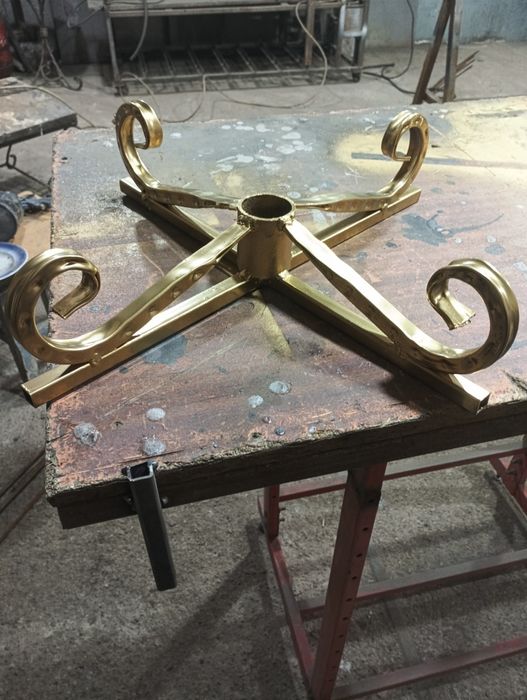 Подставка под живую елку