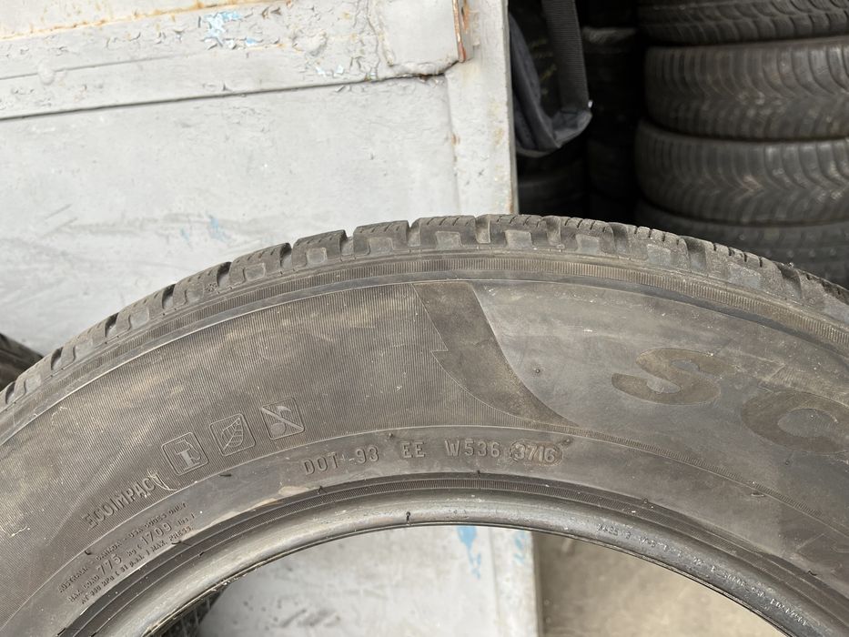 4 бр. зимни гуми 215/65/17 Pirelli DOT 3716 5-5,5 mm