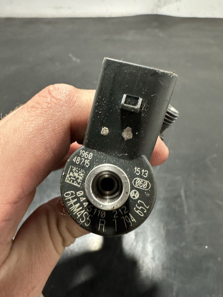 Injector BMW Seria 5 E60 525d 2.5 diesel 177cp 7794652