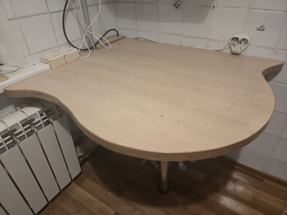 Стол угловой продам