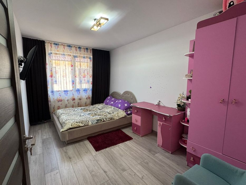 De vanzare/ apartament 3  camere situat la etajul 2/ zona Trivale
