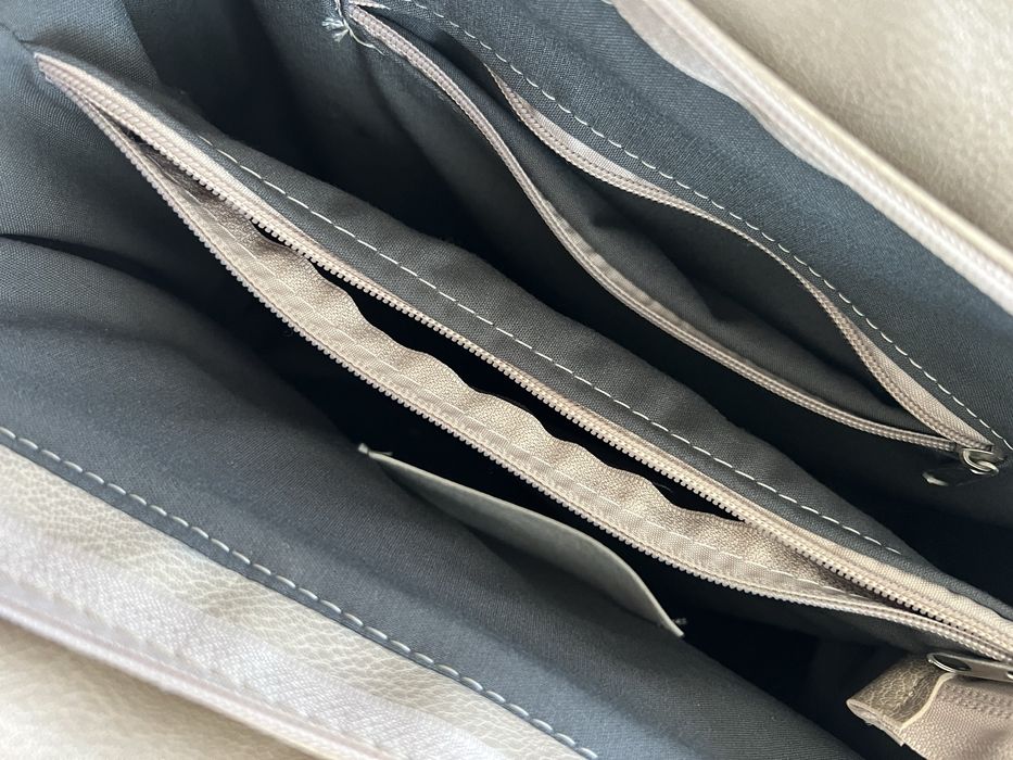 Нова чанта, лак и кожа, светло и тъмно бежово