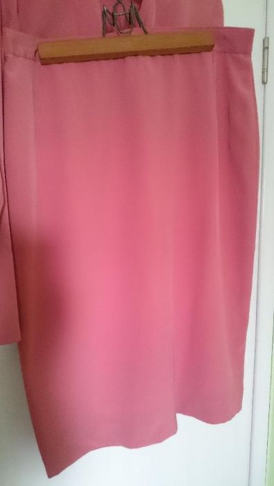 Compleu NOU ocazie Italia vernil, piersica de seara costum masura 42L