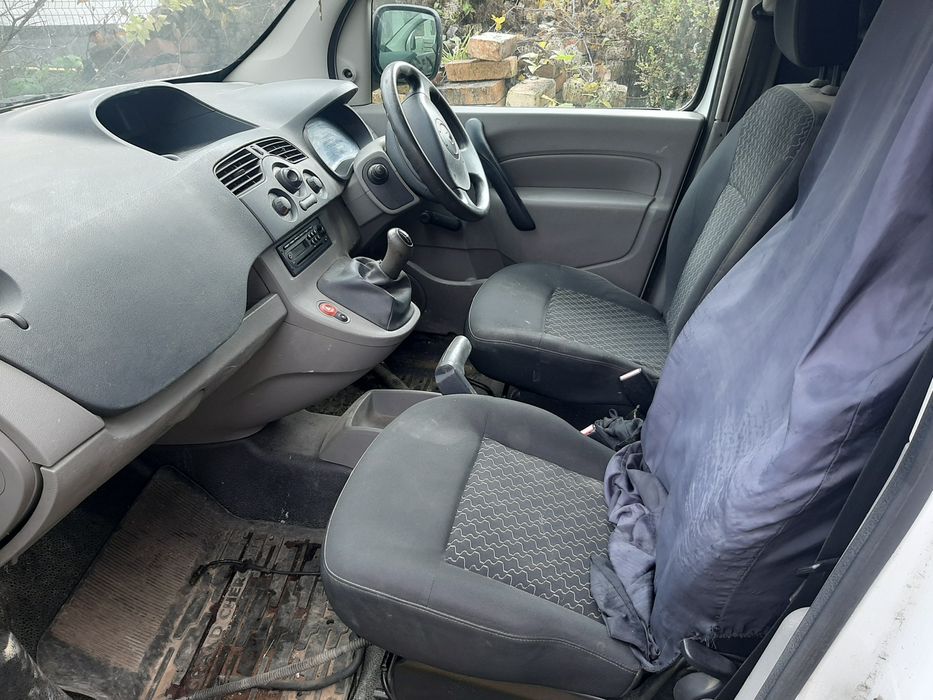 Dezmembrez piese renault kangoo(citan)bară spate,ușă spate,laterală,mo