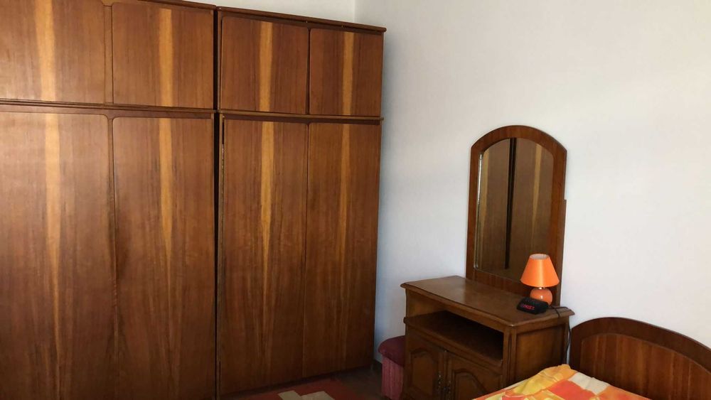 inchiriez casa 4 dormitoare,garaj,singur in curte
