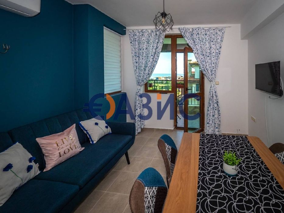 Къща на 3 етажа 320 кв. м. + парцел 500 кв. м., м. Инцараки, Свети