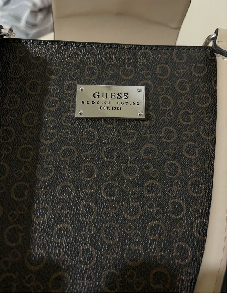 Дамска чанта Guess