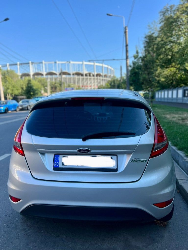 Vând Ford Fiesta 2012