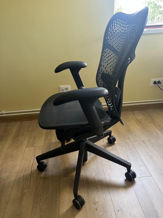 Scaun de birou ergonomic Herman Miller Mirra 2