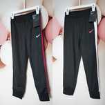 Детски долнища Nike  нови !! Размери: 5/6 и 6/7 год.