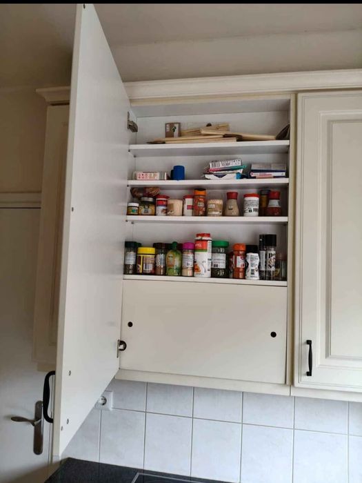 Ъглова кухня от МДФ с гранитен плот и уреди