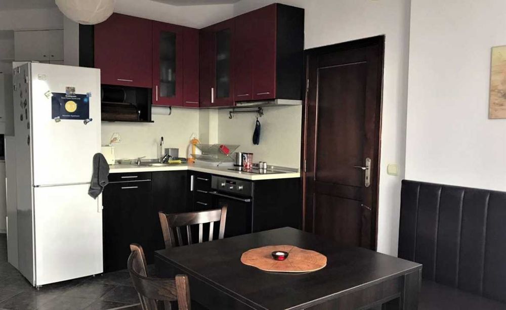 Дава се под наем Тристаен апартамент в Бургас, Център - 65 кв.м за 459 € - Снимка #1