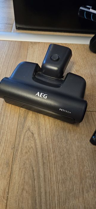 Вертикална прахосмукачка AEG QX8-2-PANI***