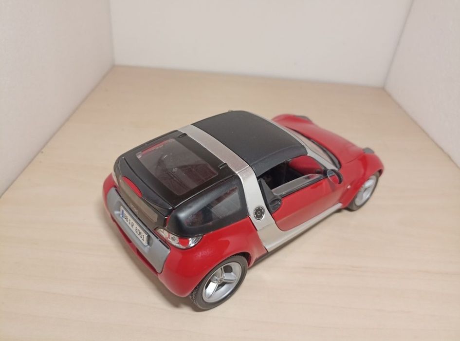 Smart 1:18
Scara 1:18
Bburago 

Pozele reflectă realitatea. Se vinde e