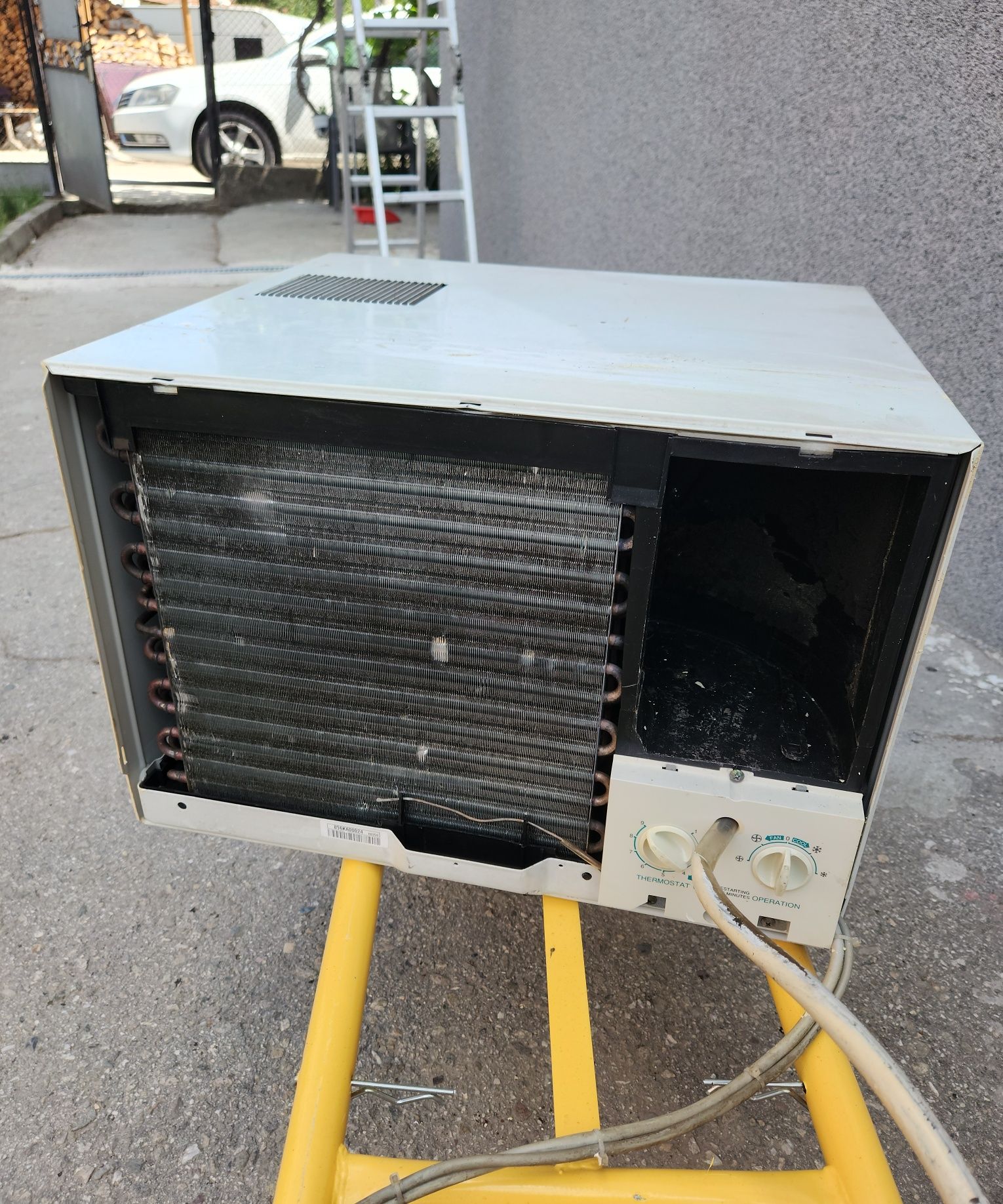 Продавам прозорачен климатик LG.