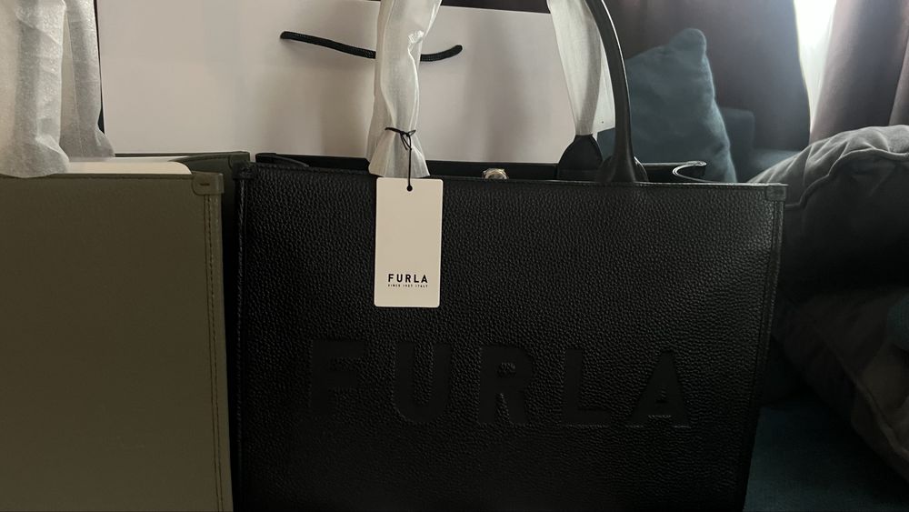 Чанти FURLA NIOBE.100% оригинал. Нови, с етикети,сериен номер !