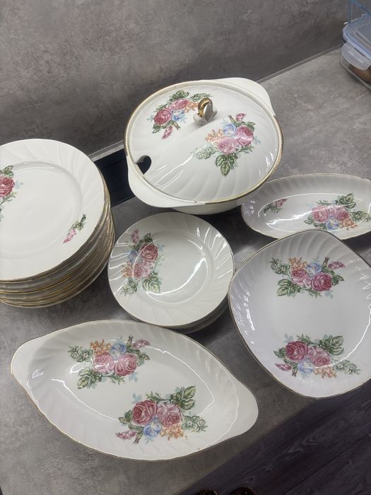 Ретро столовый сервиз из 20 предметов за 10 000