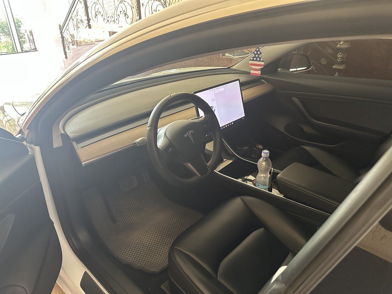 Tesla Eliktira mobil kiraskasi toza qolgan malumotni telfon qililar