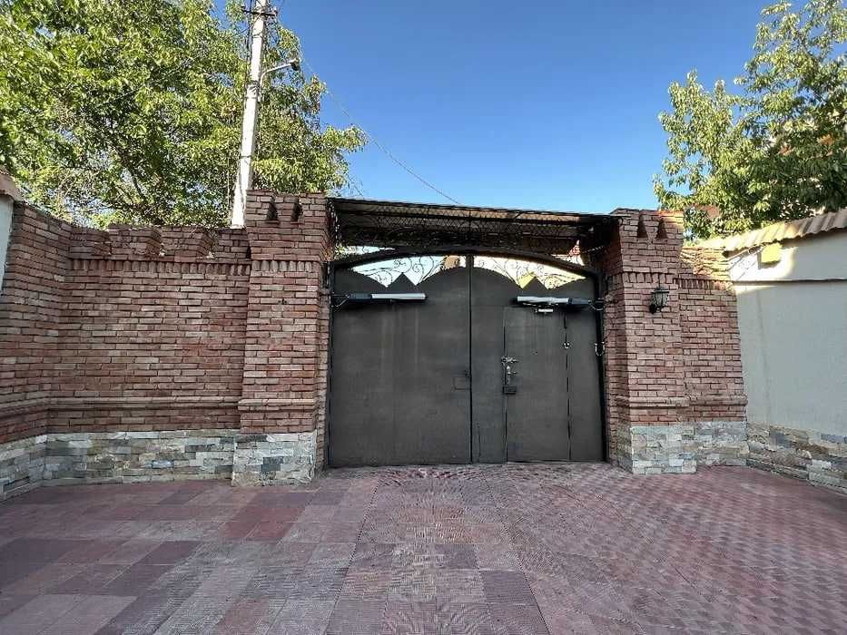 В Центре продается дом Дархан  Соток 10 Фасад 8м ор Парк Тельмана