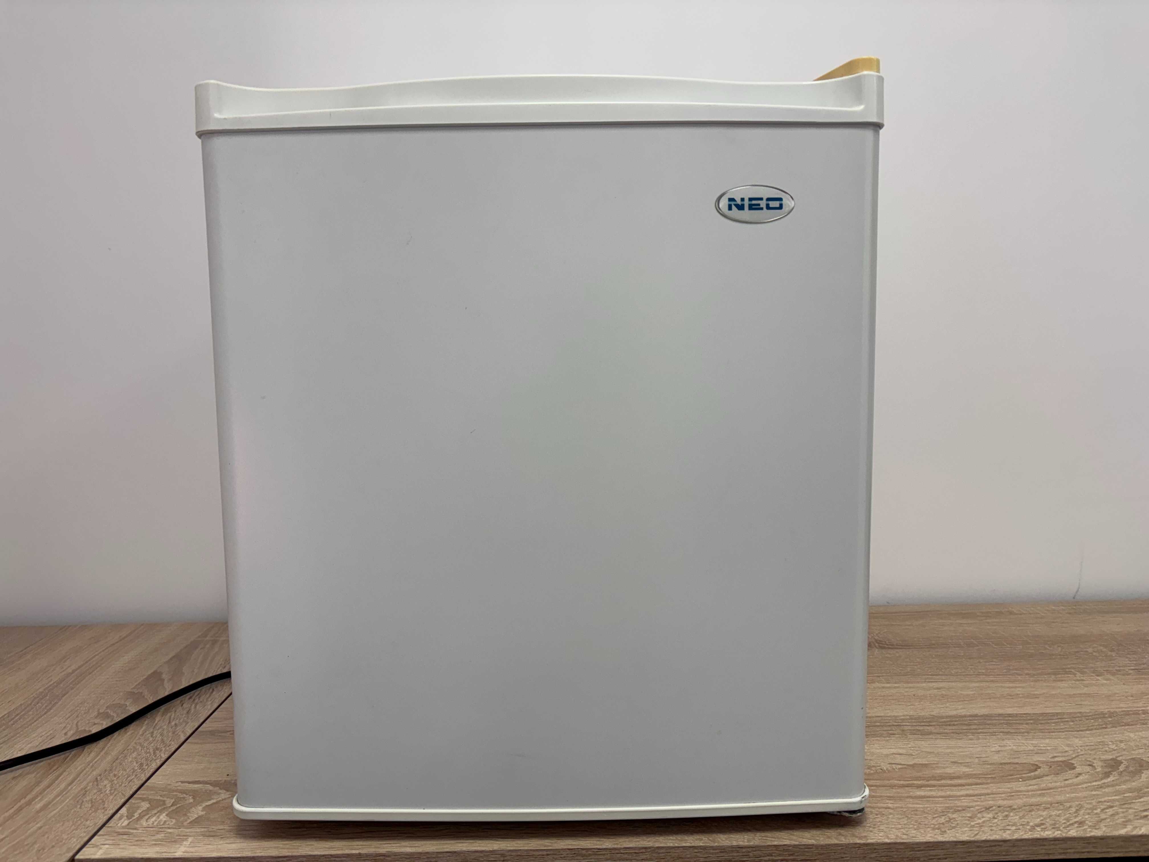 Минибар NEO Refrigerator BC-50, вместимост 50л, с вътрешна камера