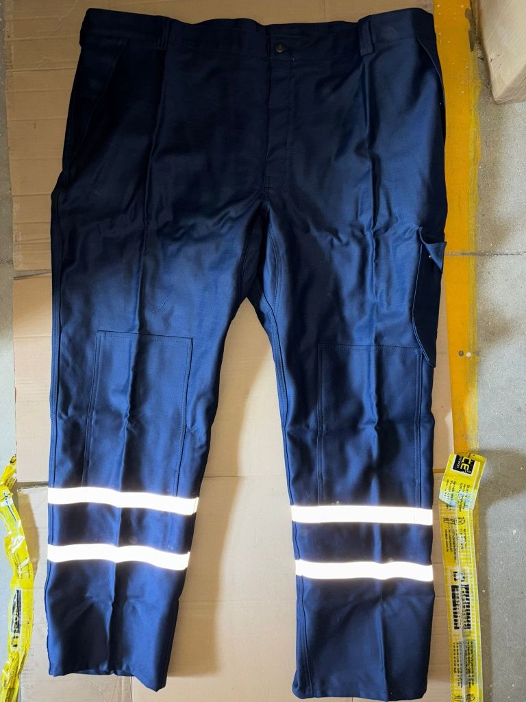 Pantaloni de lucru noi la 5  euro bucata