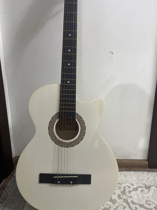 Продам Гитару Joker38WH ( и чехол)за 20к, покупали за 54 к