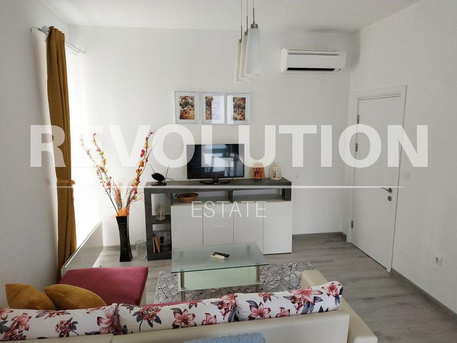 Дава се под наем Двустаен апартамент в Варна, Център - 54 кв.м за 650 € - Снимка #1