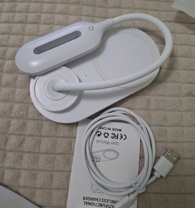 Lampa de veghe cu incarcare wireless pentru telefon