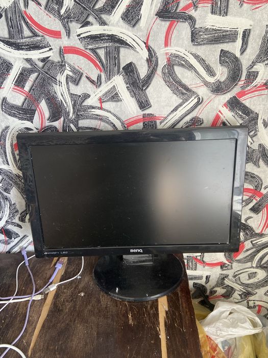 Продам комютер монитор мышку и клавиатуру