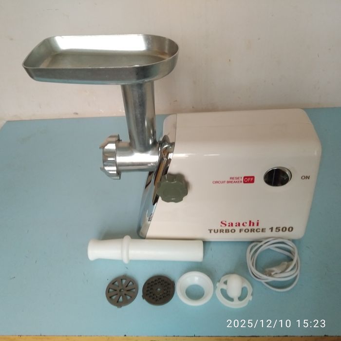 Мясорубка электрическая SAACHI.