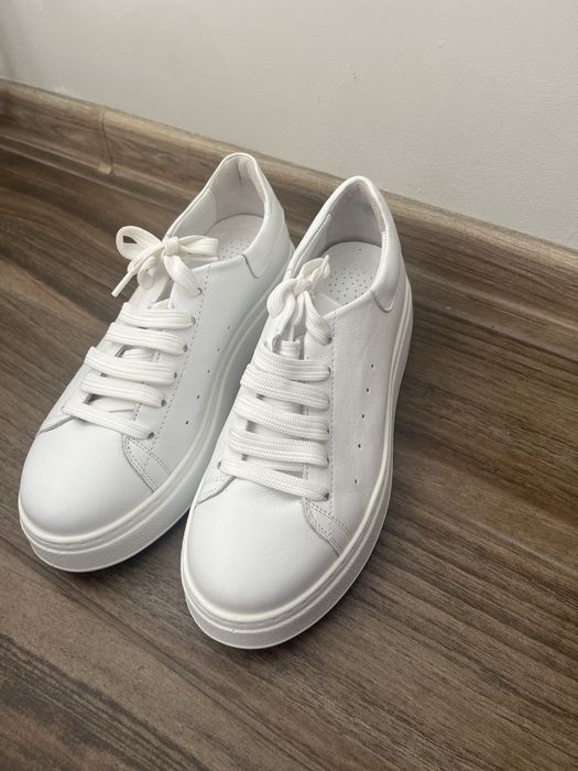 Бели маратонки Kiara 39 номер