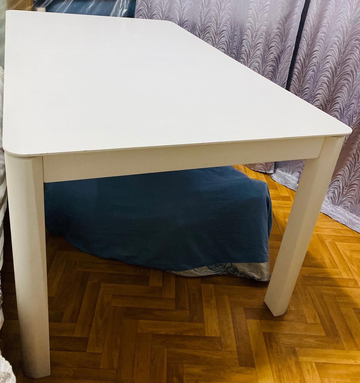 Срочно продам стол Малайзия 12стульв  + барную стойку  цена за все