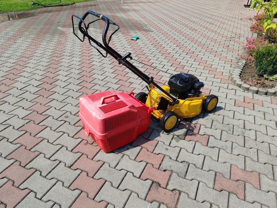 Cositoare gazon cu propulsie