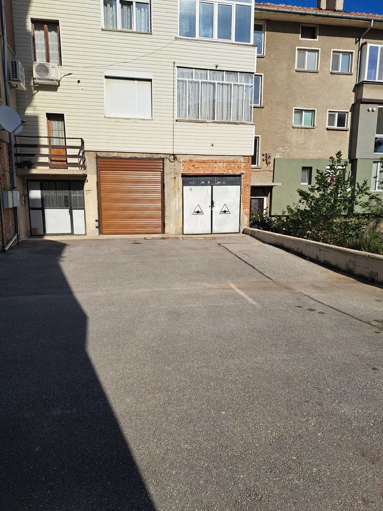 Продава се Тристаен апартамент в Панагюрище - 140 кв.м за 858 €/кв.м - Снимка #11