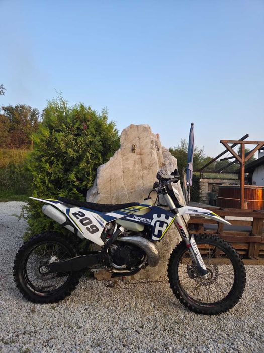 Husqvarna TE 300 2017 înscrisă