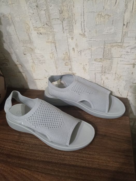 Босоножки  новые