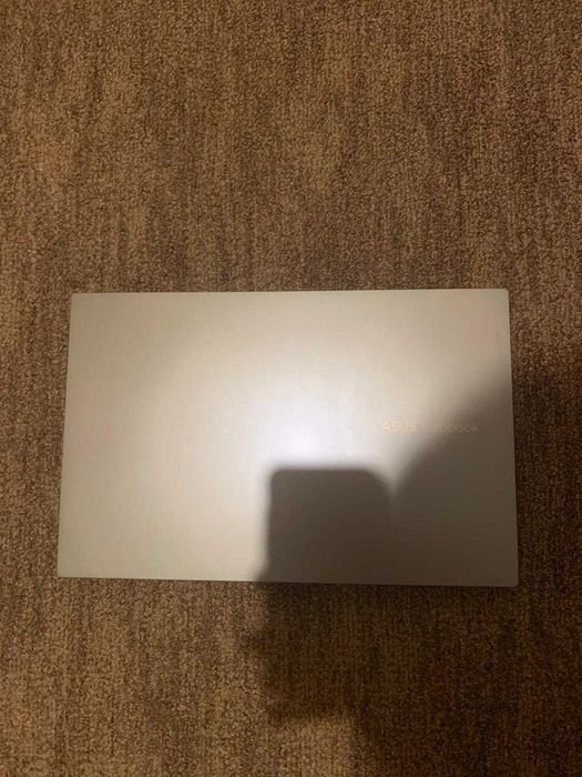 Laptop Asus Vivobook i3-1220P  8GB RAM  Windows 11 – Stare foarte bună