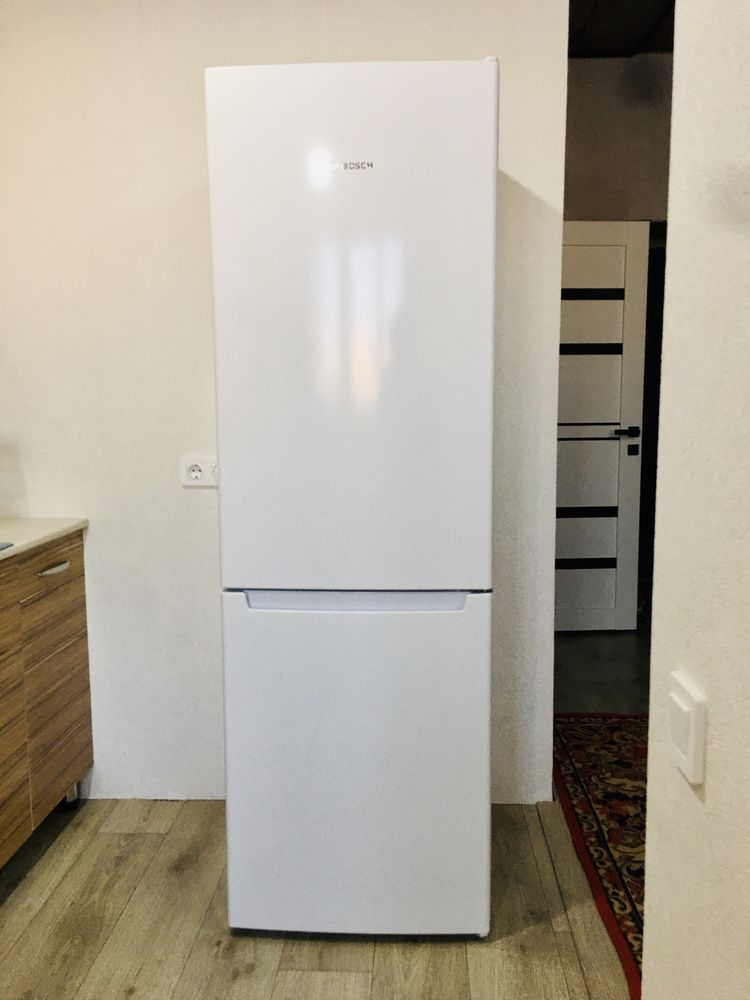 Продается холодильник BOSCH, двухкамерный.