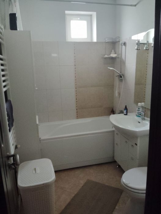 Inchiriez apartament in regim hotelier