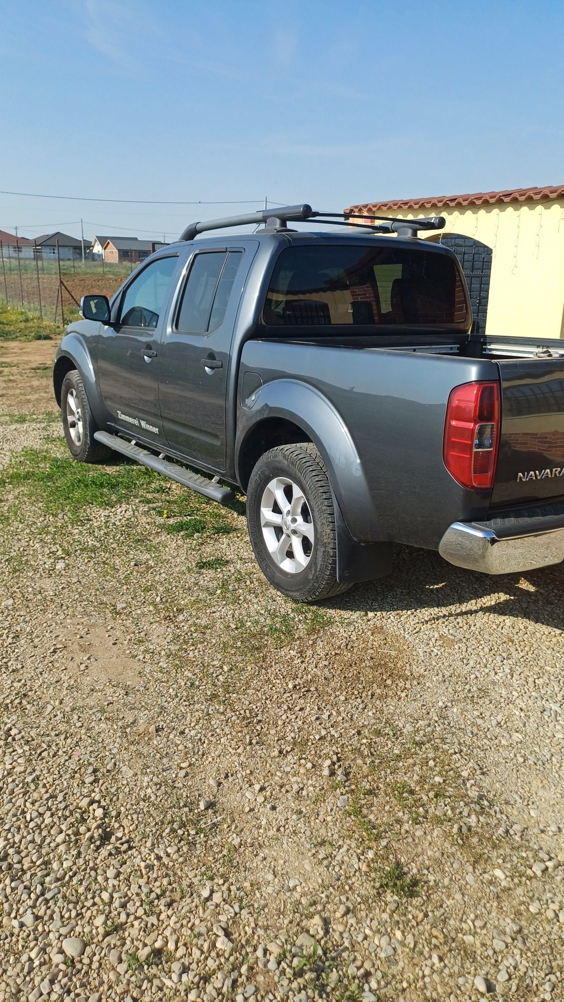 Vând nissan navara