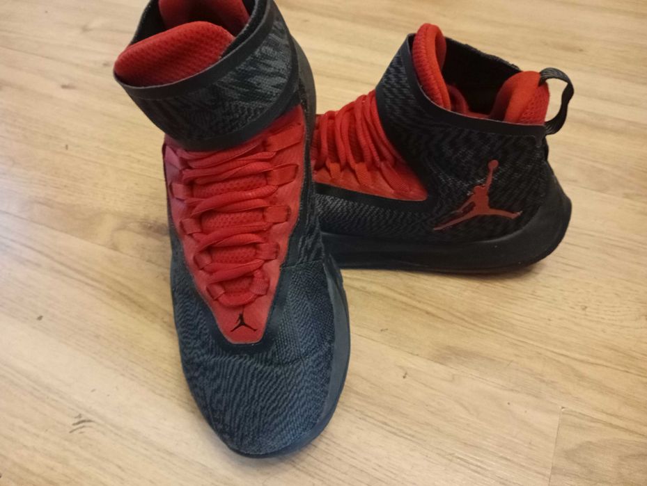 NIKE Air JORDAN червени