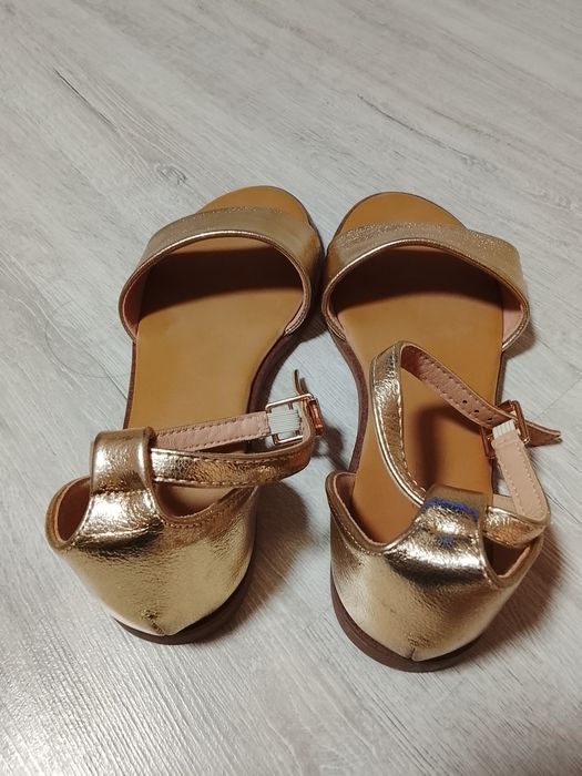 Сандали,нови,неизползвани 39 номер